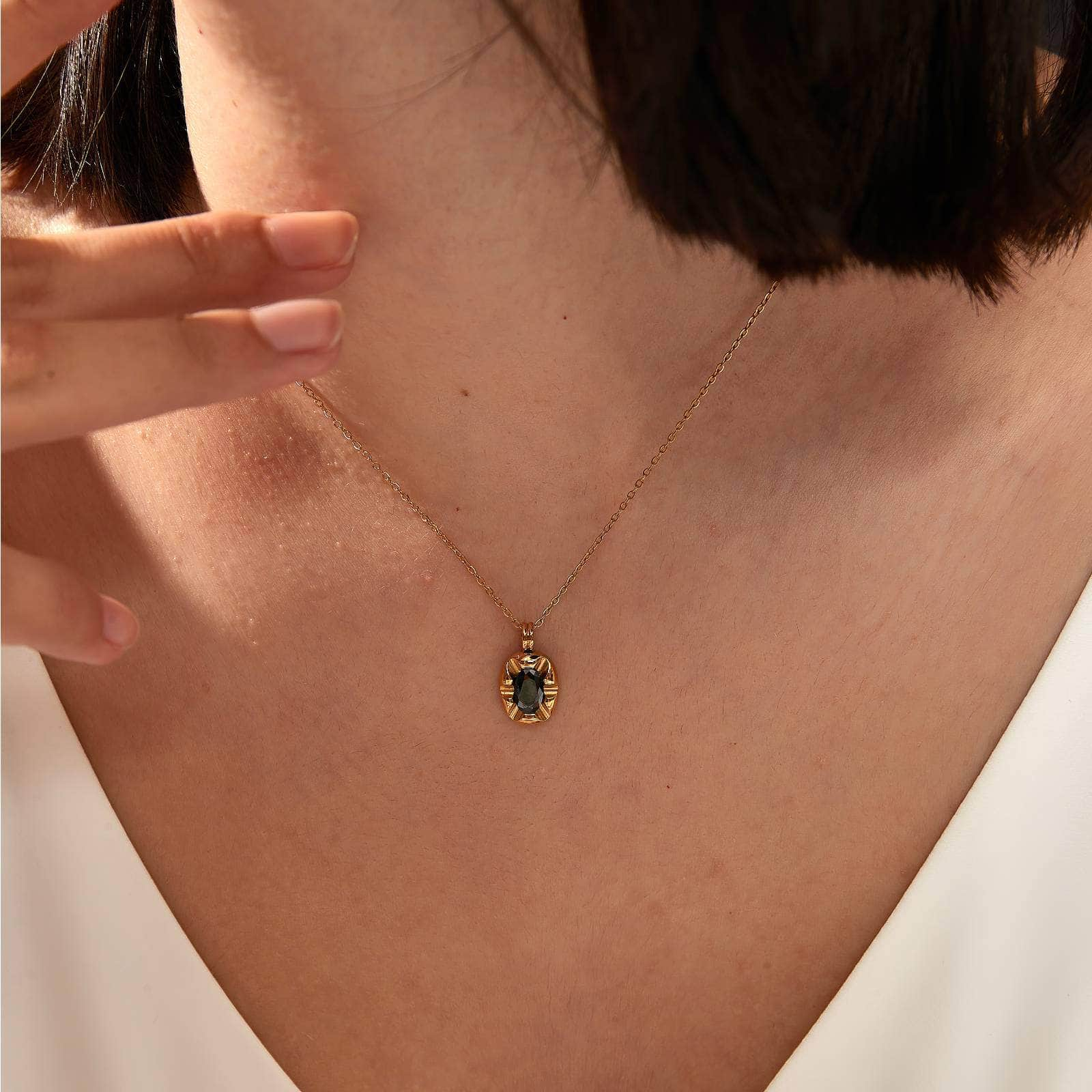 14K Gold Minimalist Onyx Gemstone Necklace Gold