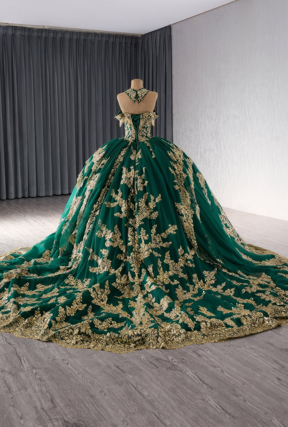 Emerald Green Quinceañera Gold Beaded Frill-Accented Dress - D2X5Y