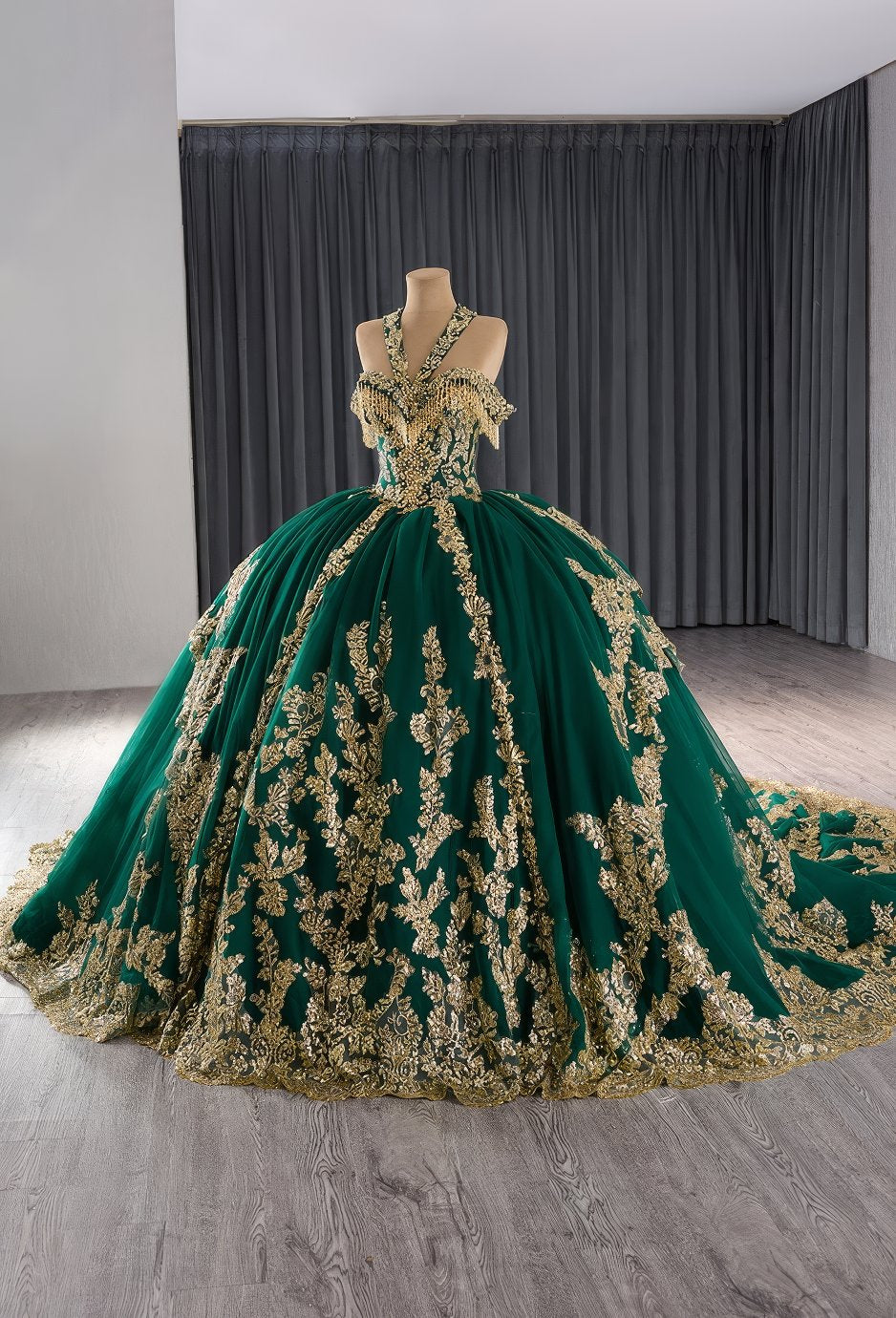 Emerald Green Quinceañera Gold Beaded Frill-Accented Dress - D2X5Y