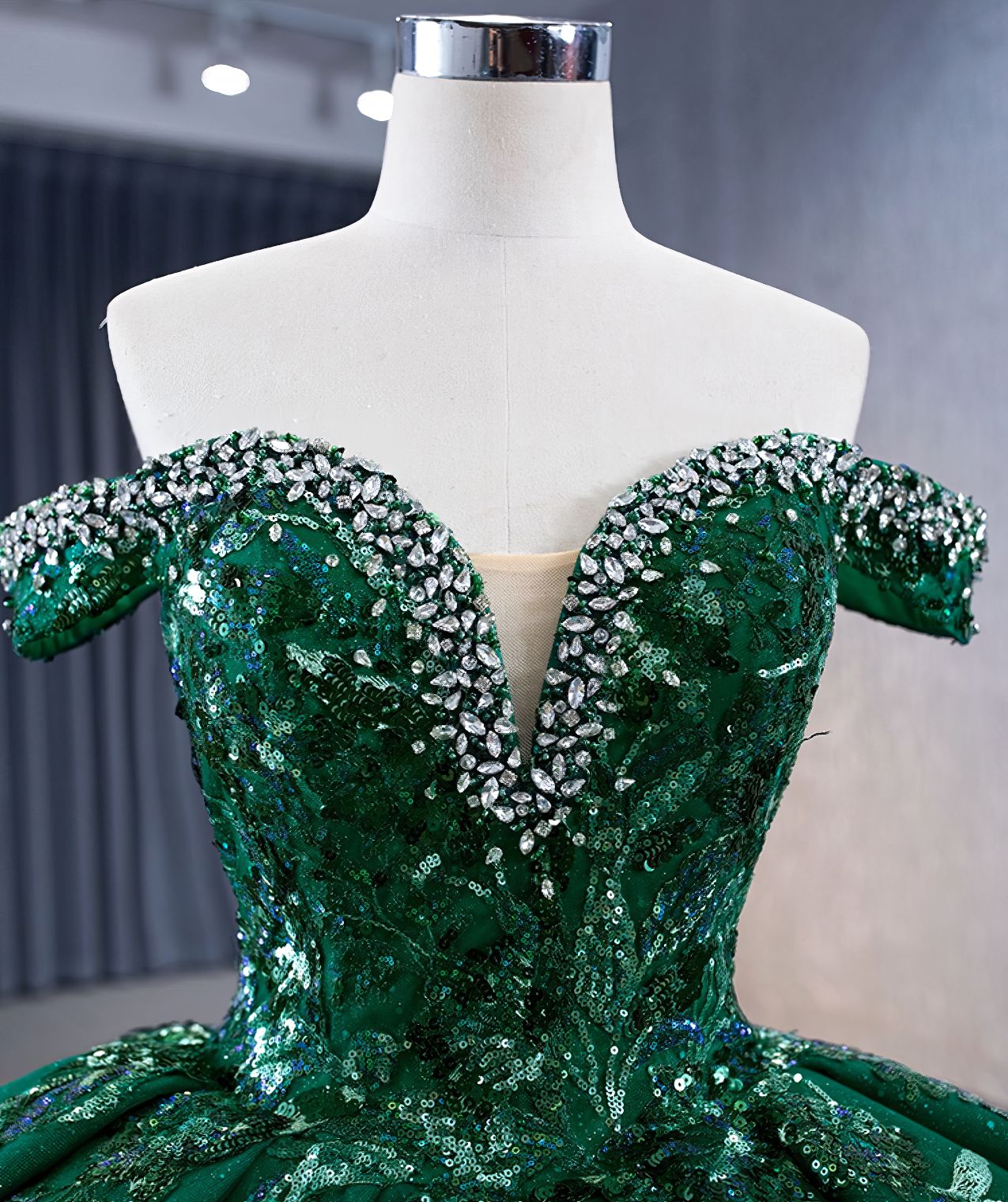 Off The Shoulder Emerald Sequin Detailed Quinceañeraa Dress F1G2I