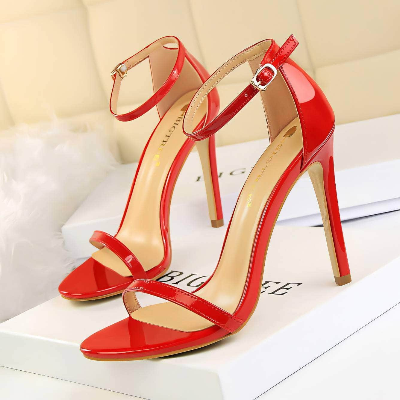 Open Toes Ankle Strap Sandal Stilettos EU 33 / Red / 8CM