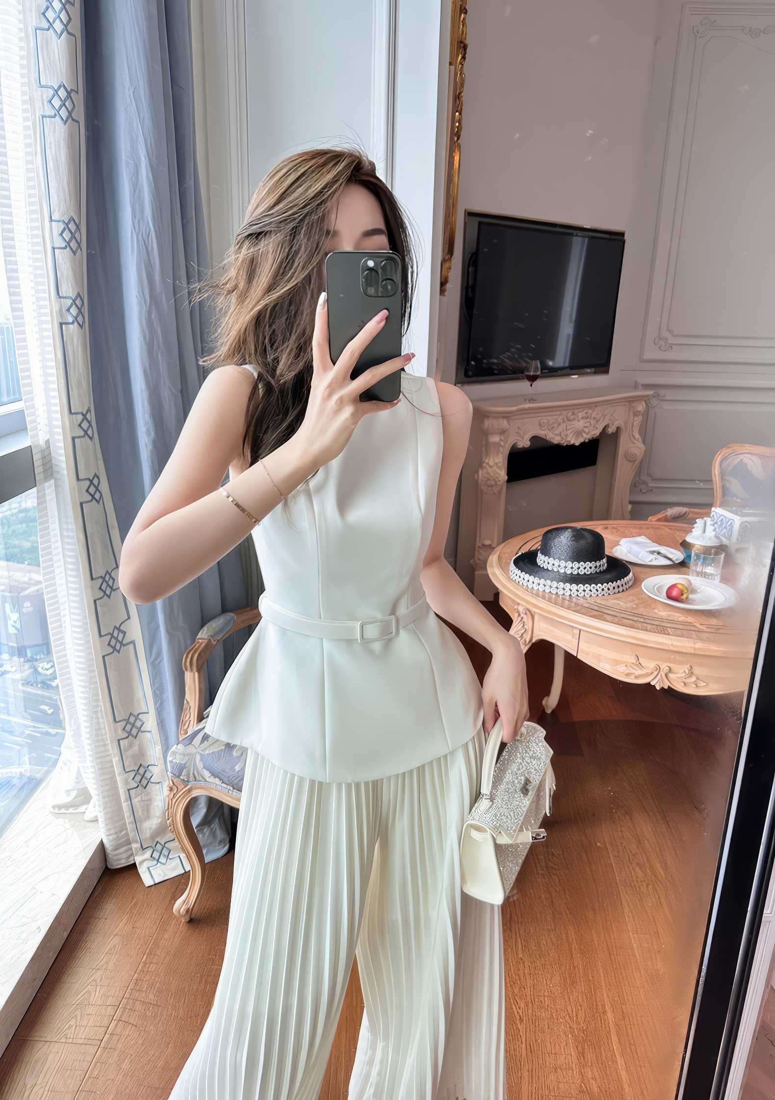 Two-Piece Sleeveless Pleated Wide-Leg Pants