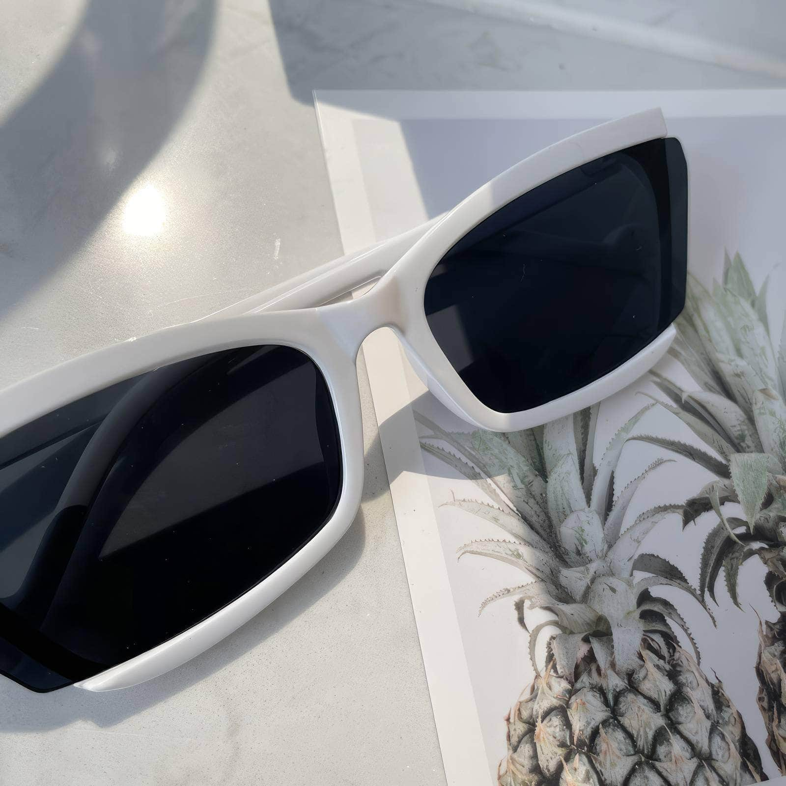 Unique Sleek Frame Sunglasses