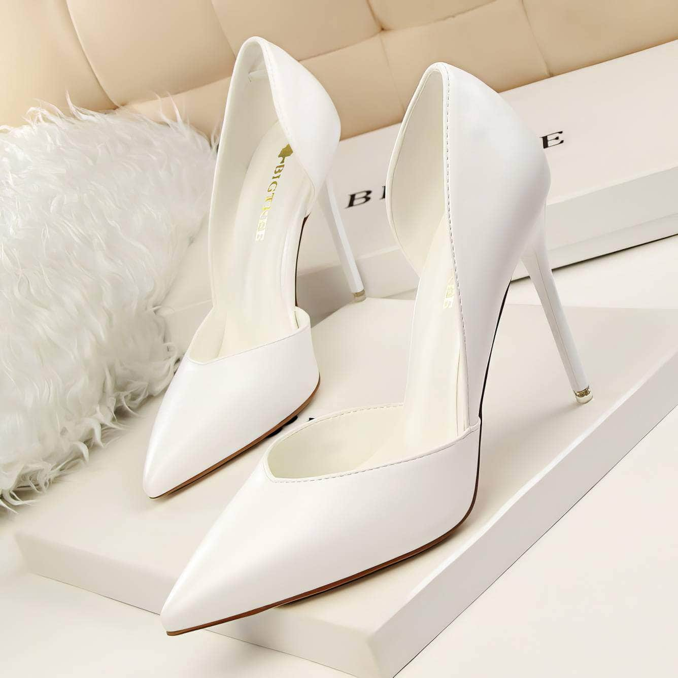 Ankle Cut-Out Pointy Toe Stilettos EU 33 / White / 10.5CM