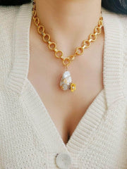 Baroque Pearl Pendant Vintage Monnette Necklace Gold / Necklace