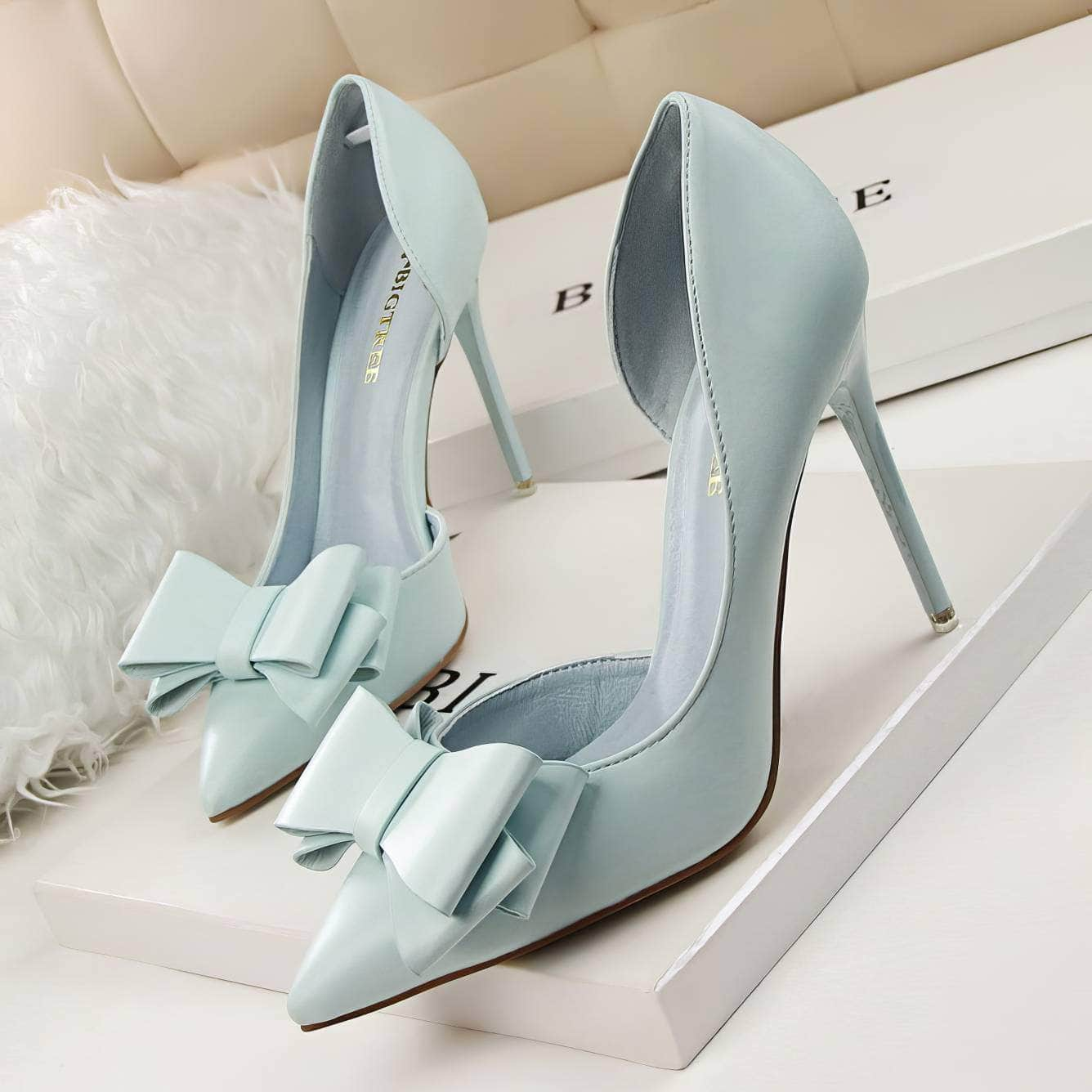 Bow Detailed Stiletto High Heels EU 33 / Blue / 10.5CM