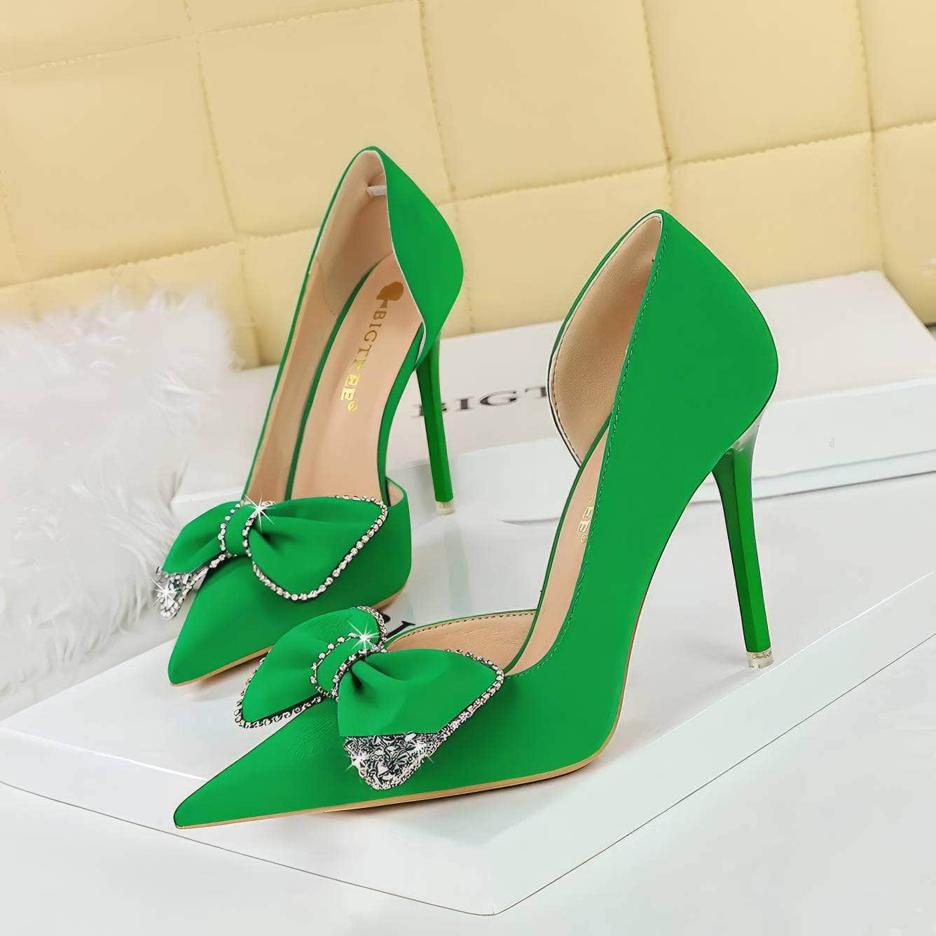 Bow Sequin Detailed Pump Court Heels