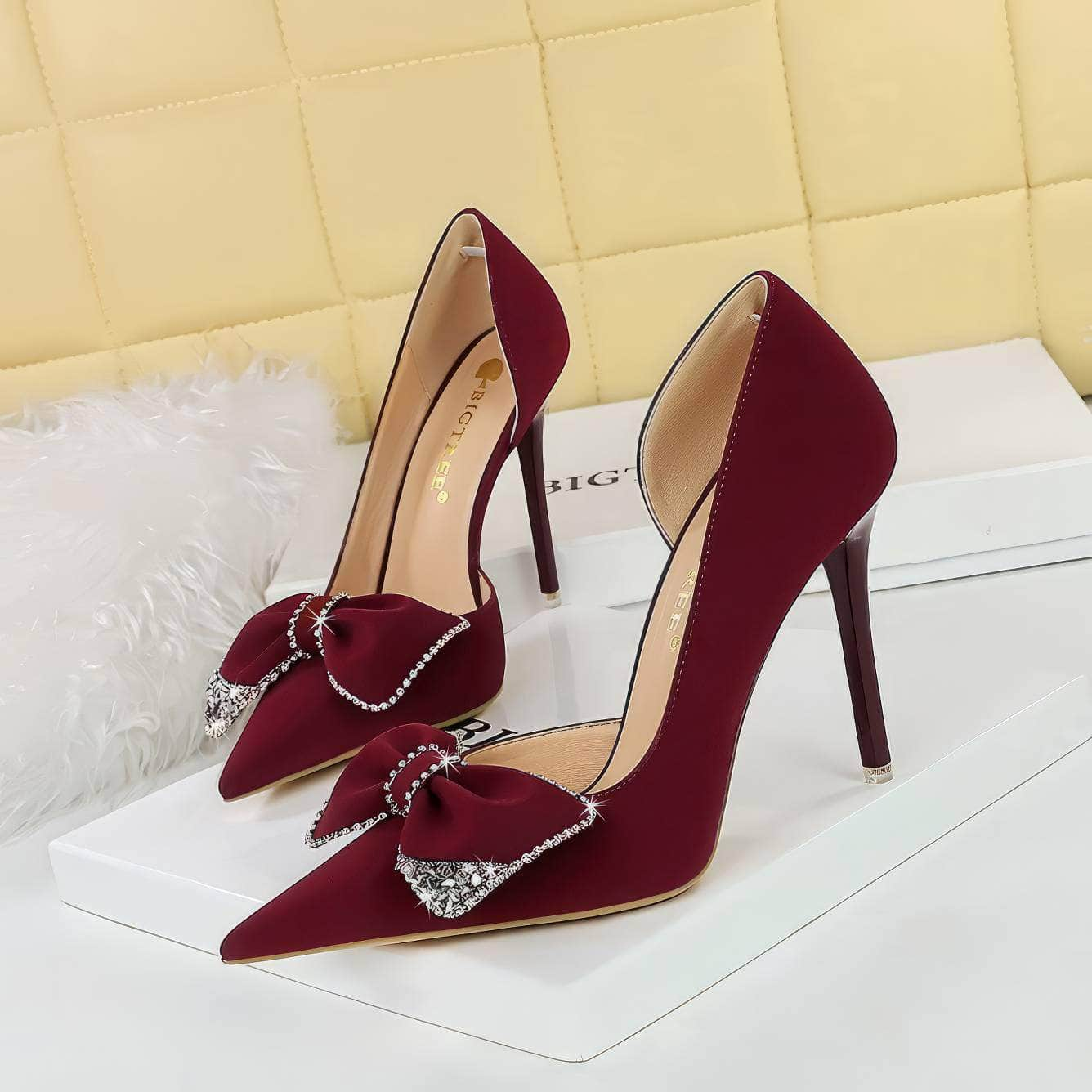 Bow Sequin Detailed Pump Court Heels