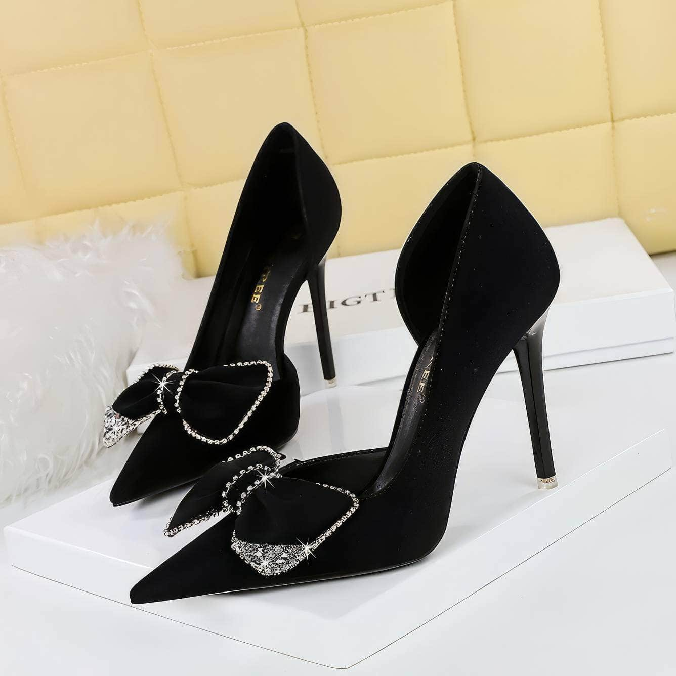 Bow Sequin Detailed Pump Court Heels