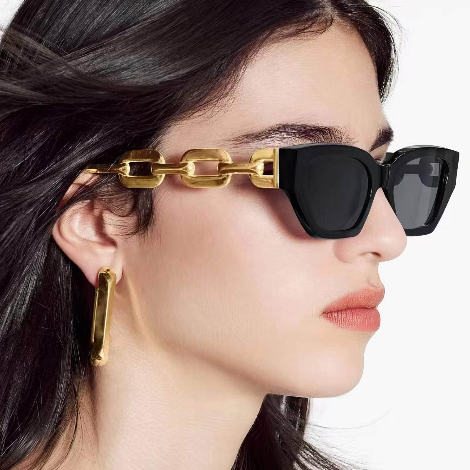 Charm Mirror Lens Chain Detailed Sunglasses