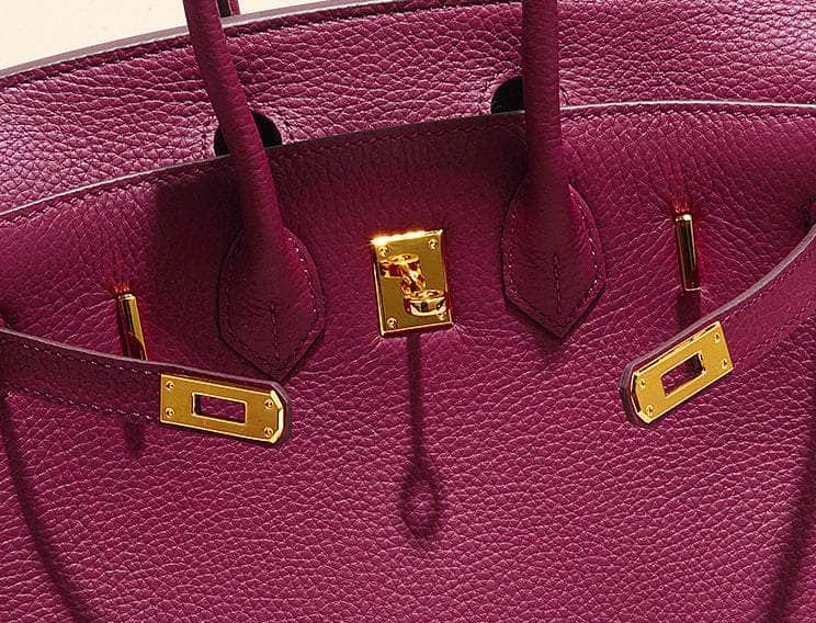 Chic Bordeaux Handbag Embellished with Gleaming Gold Features