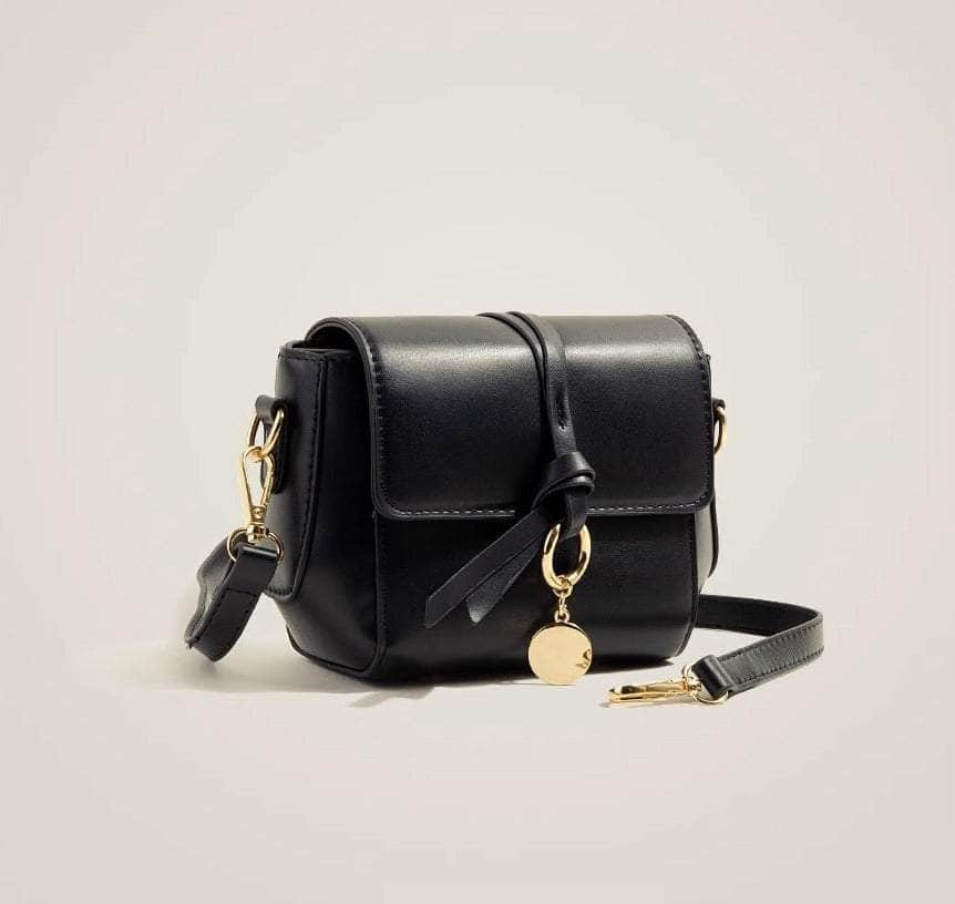 Chic Crossbody Leather Handbag