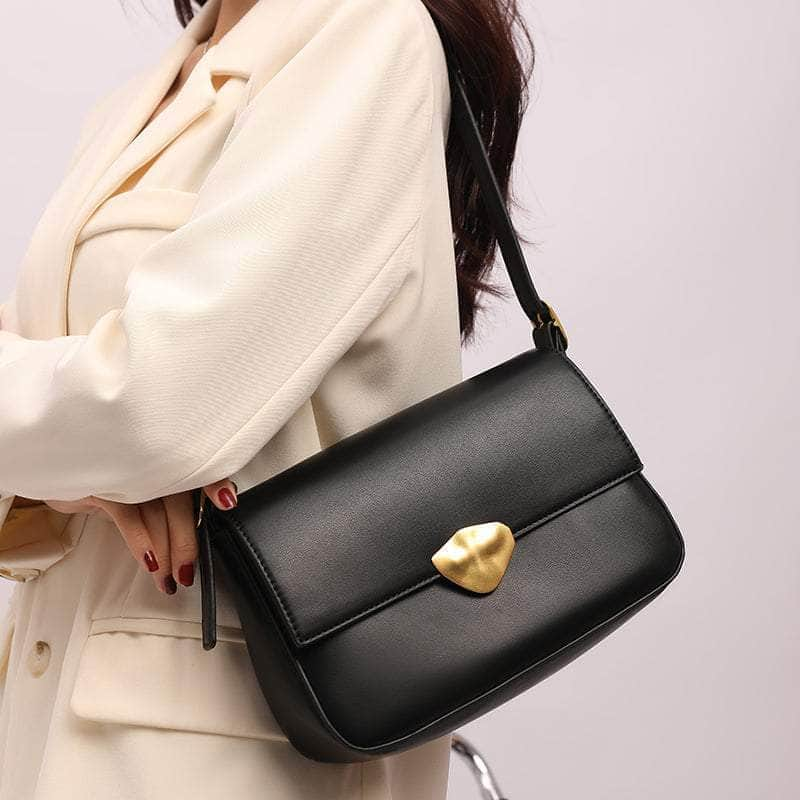 Classic Leather Handbag with a Vintage Touch