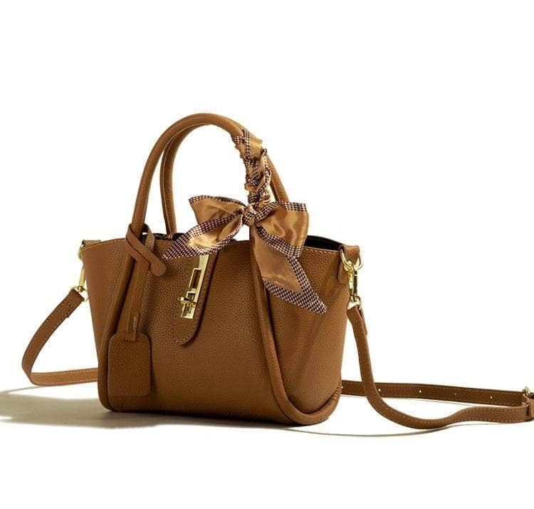 Classy Ladies Shoulder Handbag