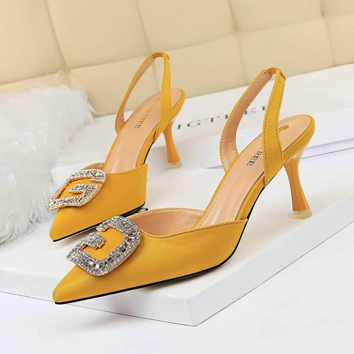 Cut Out Detailed Rhinestone Court Sandals EU 33 / Yellow / 7CM