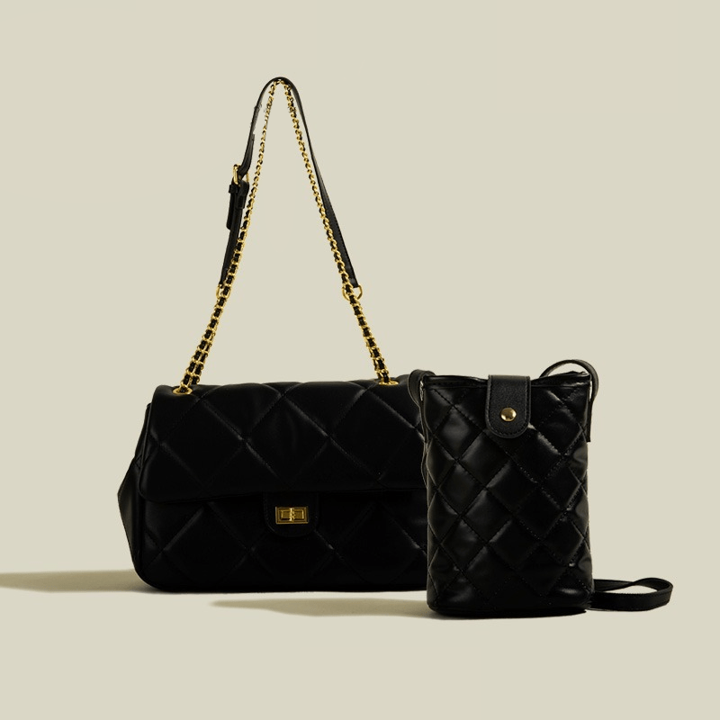 Elegant Flap Quilted Chain Shoulder Bag Black