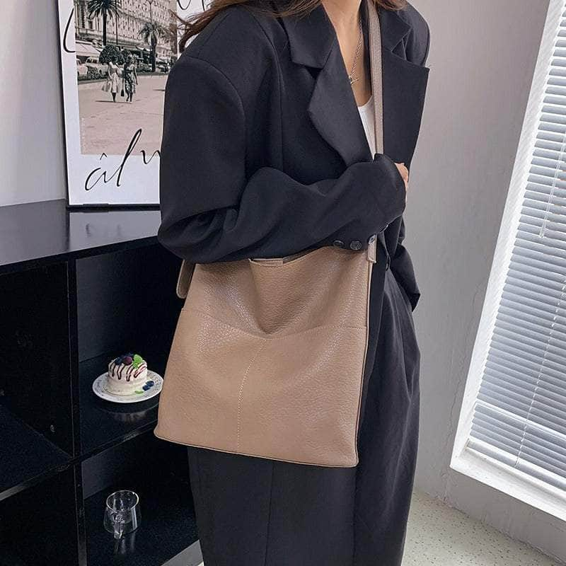 Elegant Women's Bucket Bag in Vegan Leather