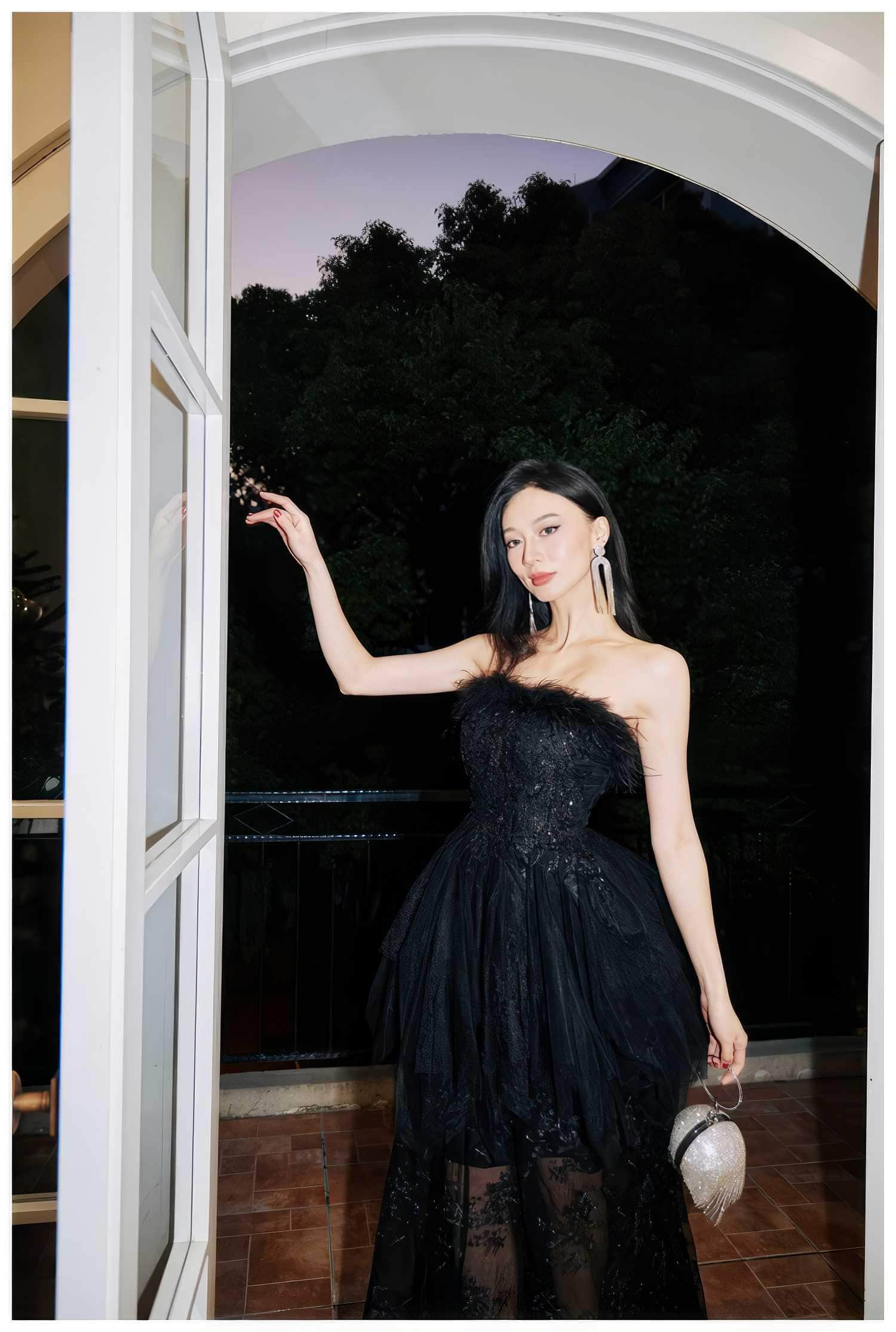 Feathered Embroidered Tulle Prom Dress XS / Black