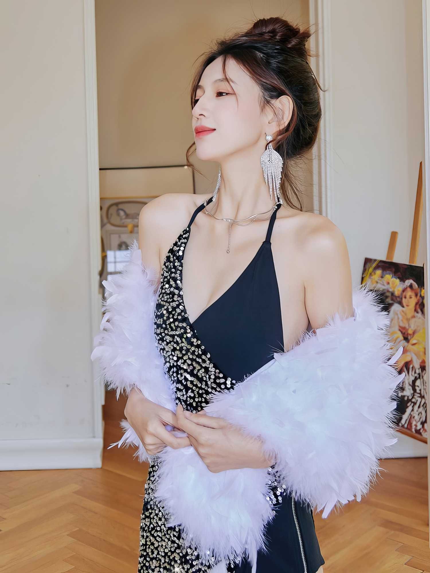 Gatsby Fluffy Feather Trimmed Fur Shawl