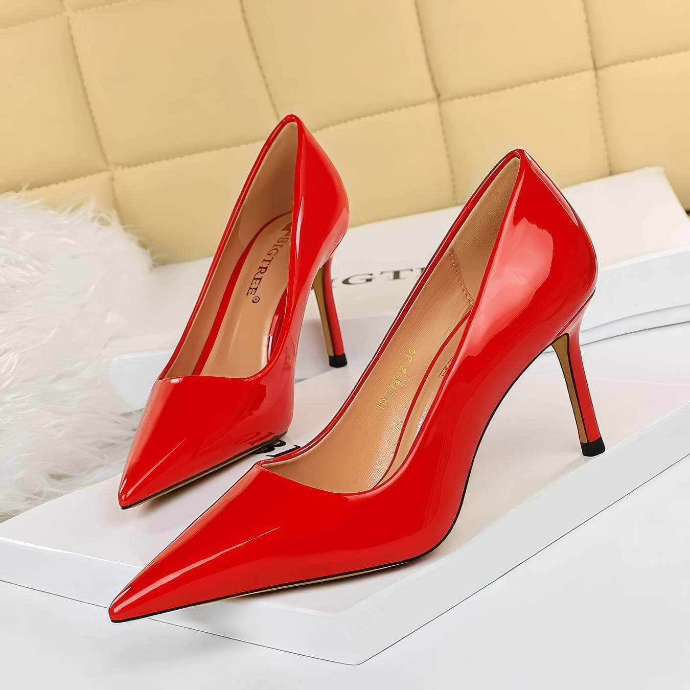 Glossy Finish Stiletto Court Pumps EU 33 / Red / 8CM