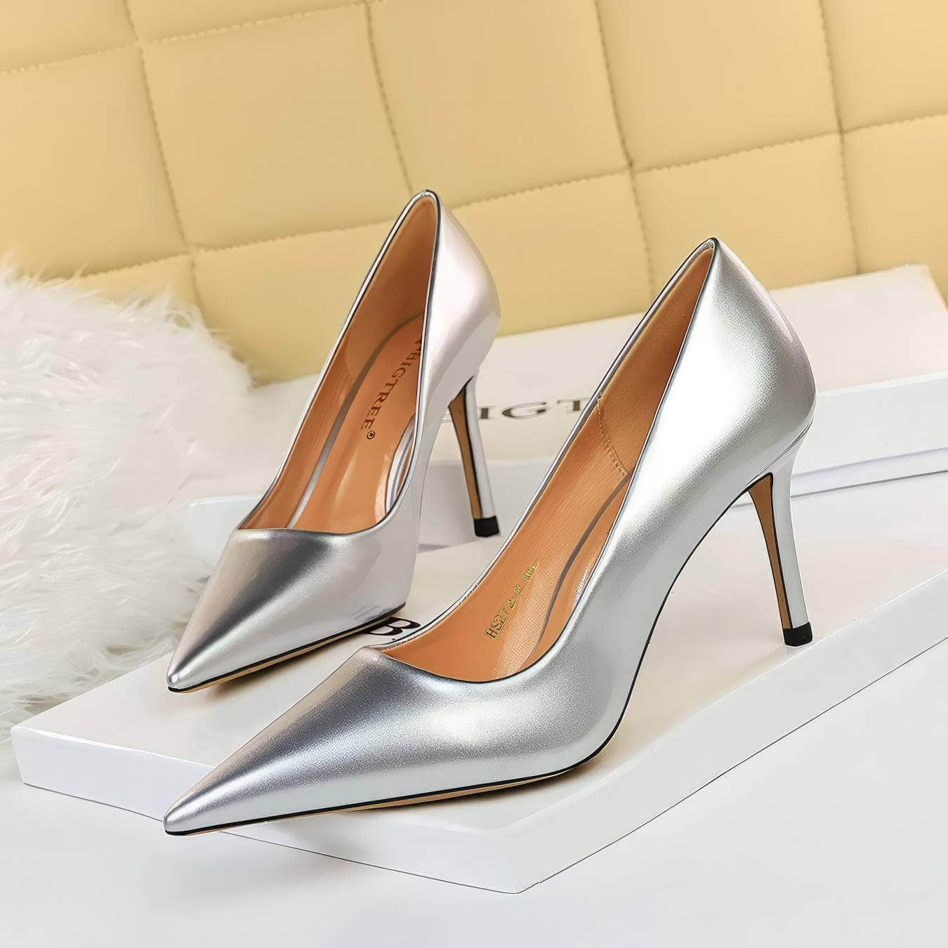 Glossy Finish Stiletto Court Pumps EU 33 / Silver / 8CM