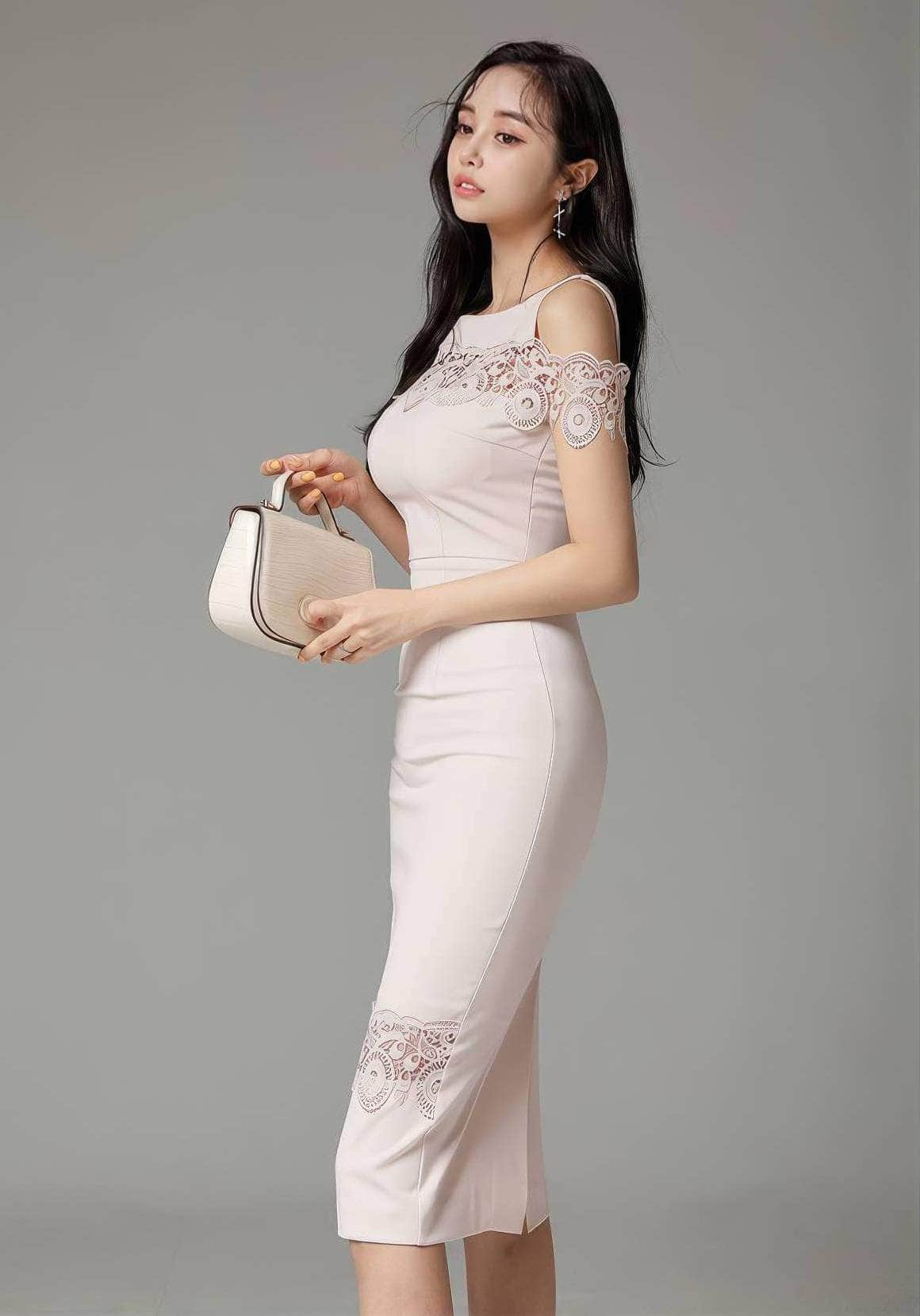 Lace Appliqué Bodycon Midi Dress