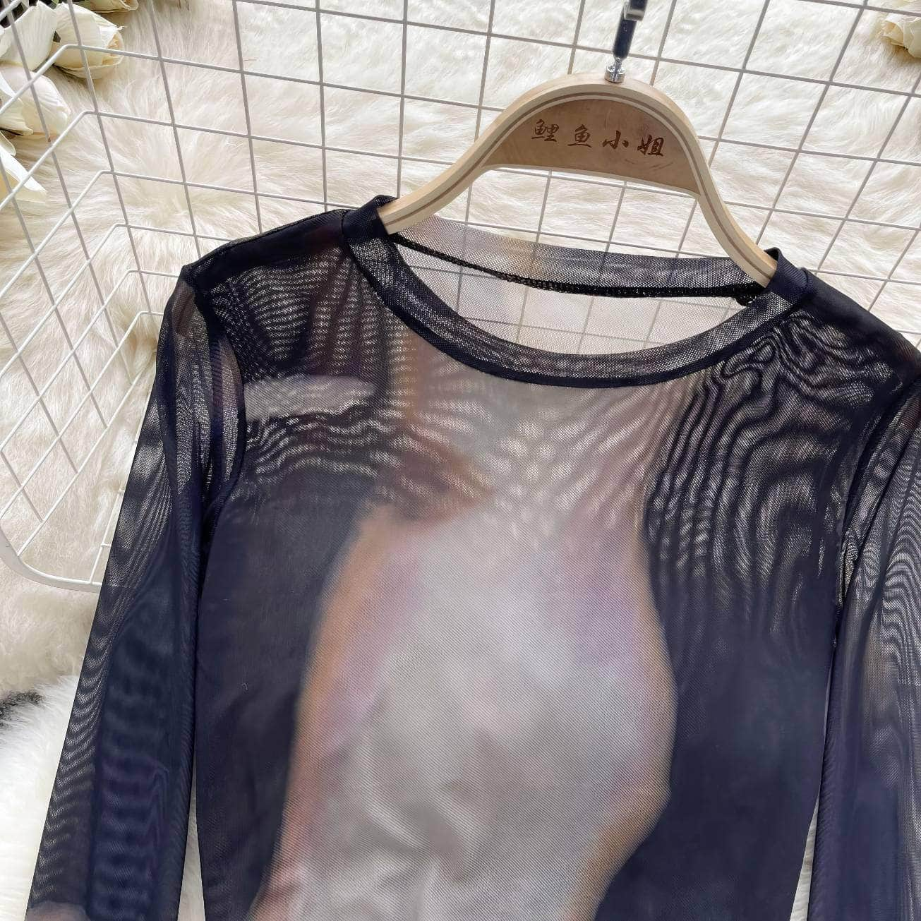 Long Sleeves Graphic Print Mesh Top