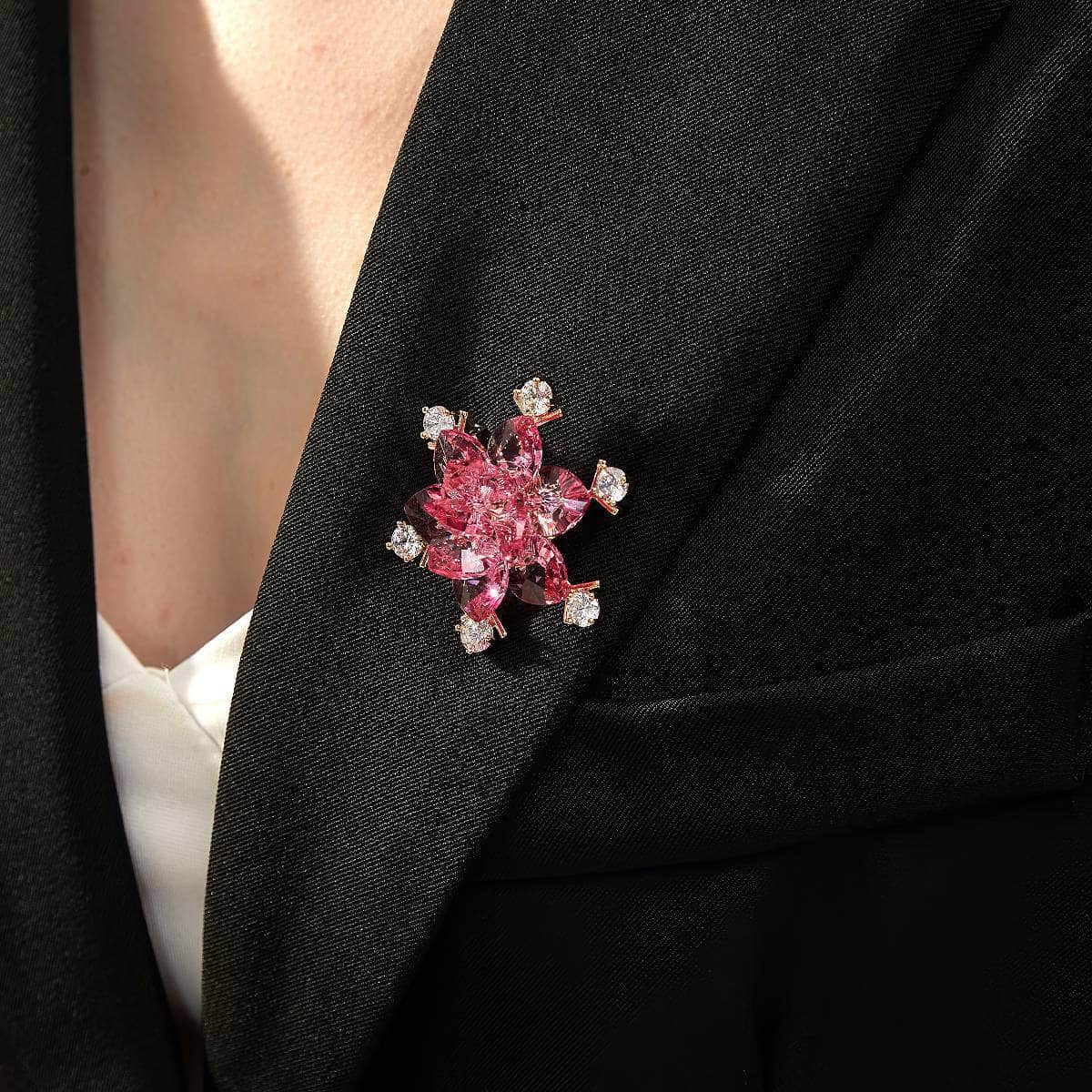 Luxurious Floral Starburst Crystal Inlaid Diamante Brooch Coral