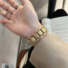 Luxury Hollow Zinc Alloy Bracelet Strap for Apple Watch Ultra
