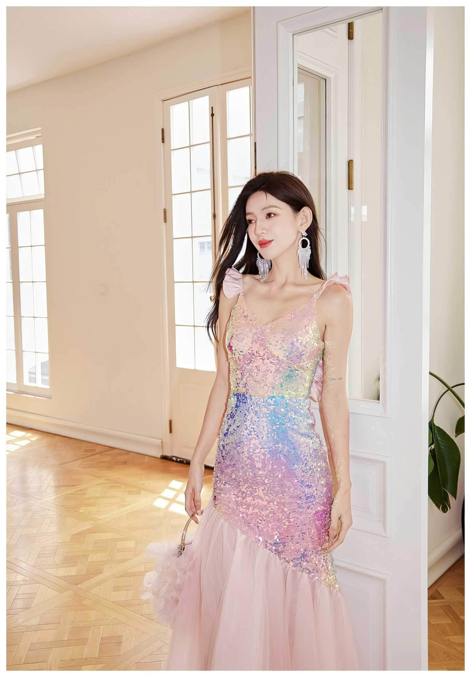 Mermaid Sequin V-Neck Tulle Dress