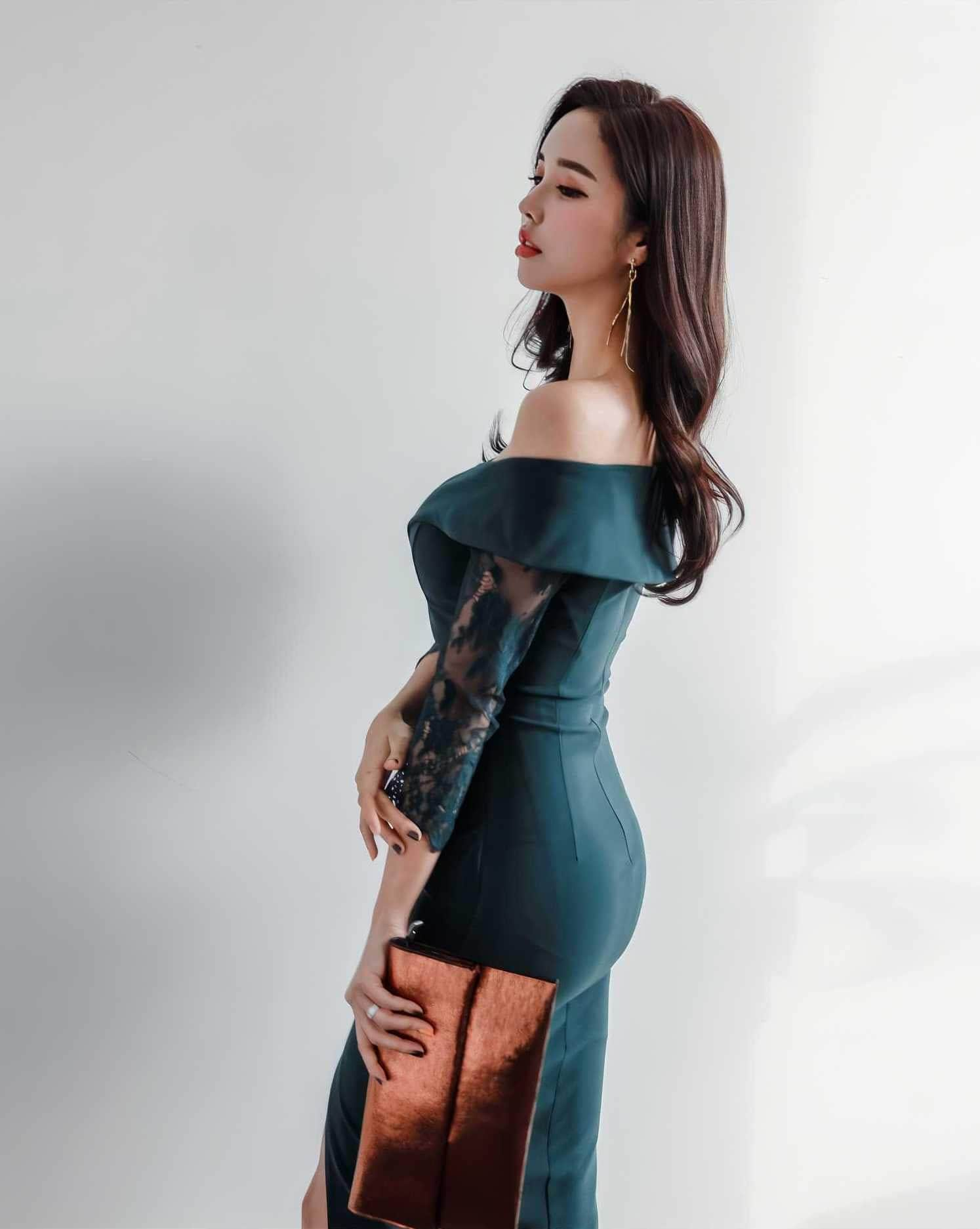 Off-shoulder Lace Detailed Front Slit Dress