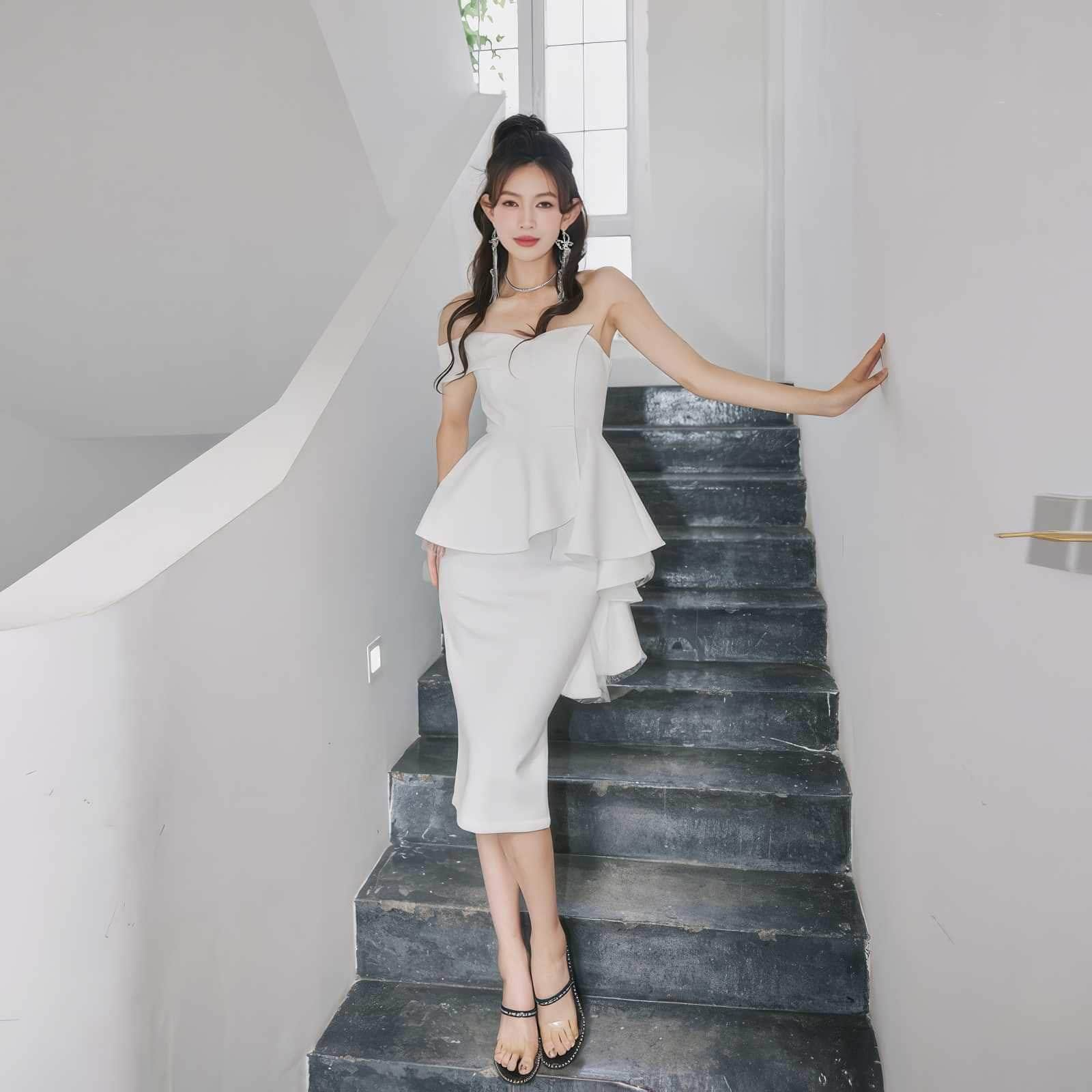 One-Shoulder Frill Peplum Scuba Dress S / White