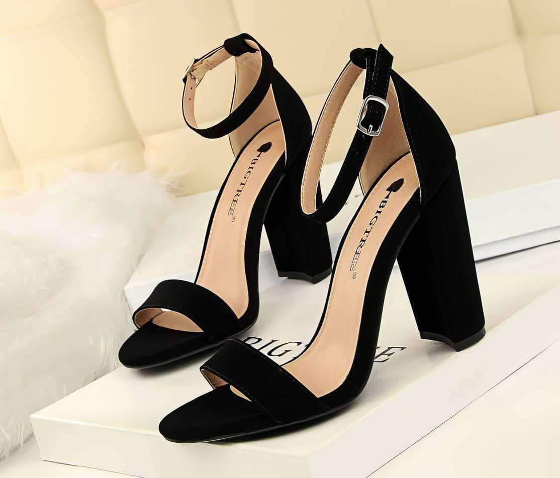 Open Toe Ankle Strap Block Heels EU 33 / Black / 9.5CM