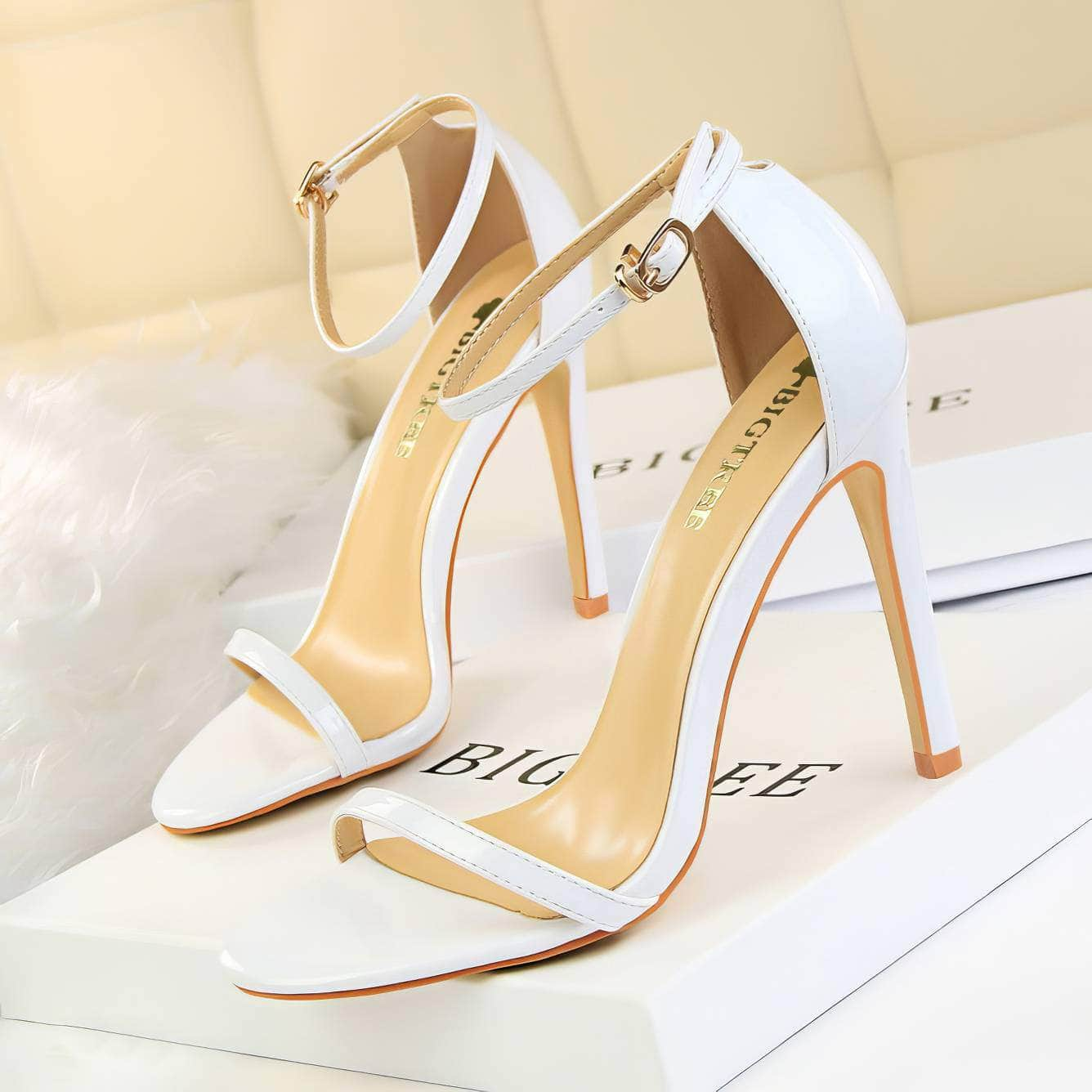 Open Toes Ankle Strap Sandal Stilettos EU 33 / White / 8CM