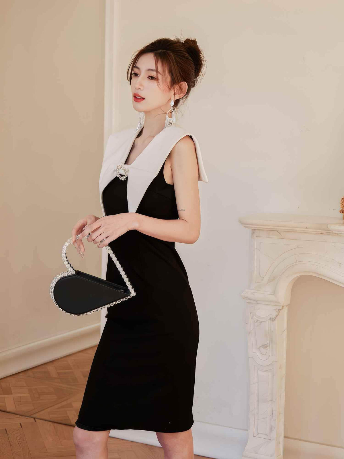 Pearl-Embellished Asymmetric Sleeveless Dress S / Monochrome