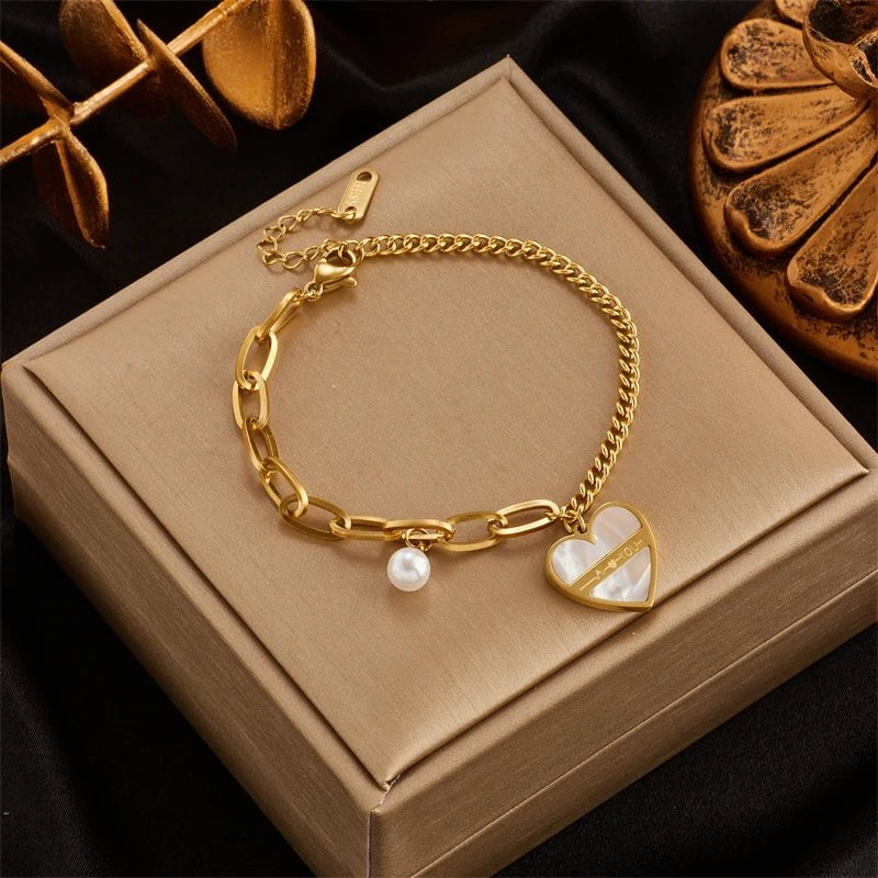 Pearl Love Heart Charm Bracelet B673