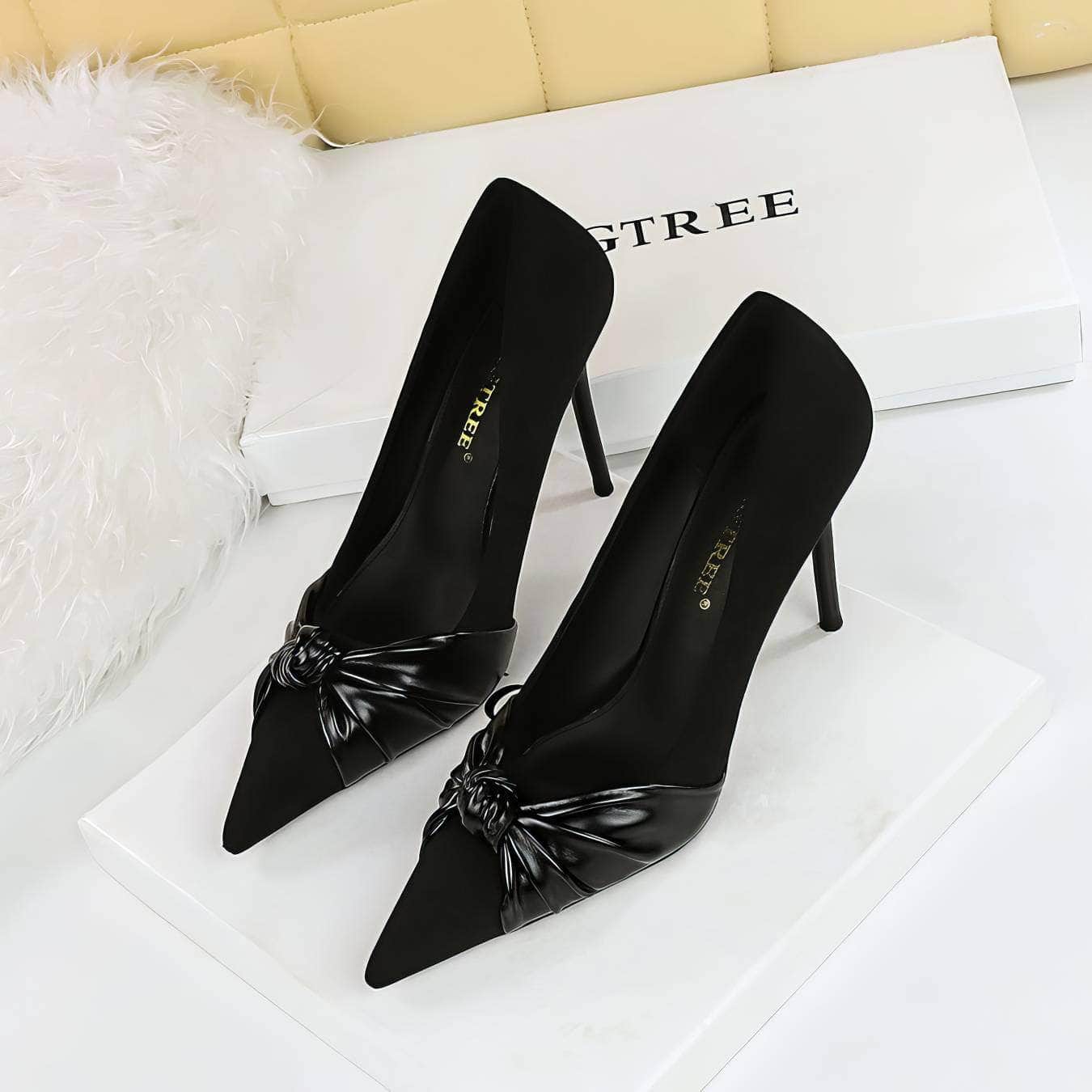 Pointed Toe Bow Detailed Suede Pumps