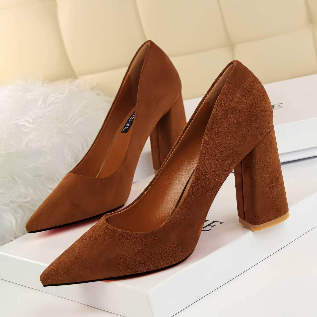 Pointed Toes Vintage Suede Square Pumps EU 33 / Brown / 8.5CM