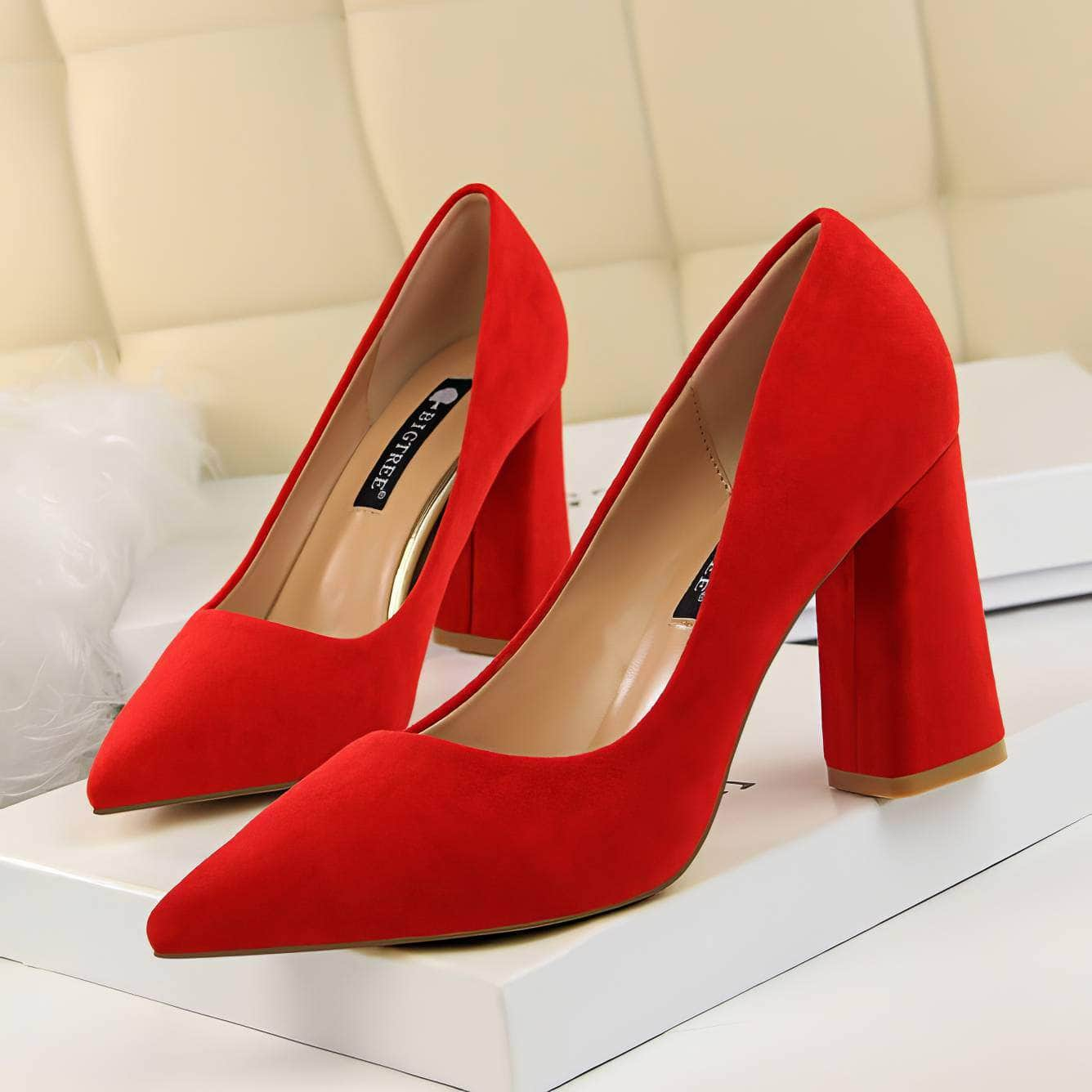 Pointed Toes Vintage Suede Square Pumps EU 33 / Red / 8.5CM