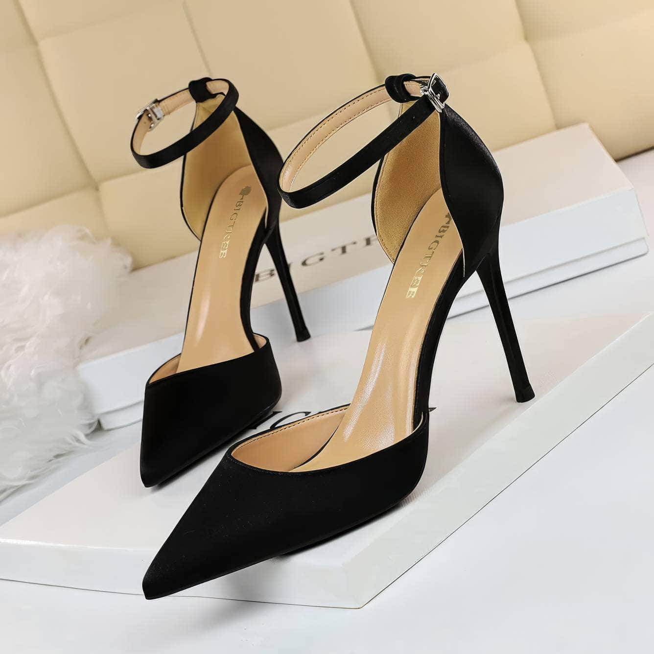 Pointy Toes Ankle Strap Satin Stilettos EU 33 / Black / 10CM