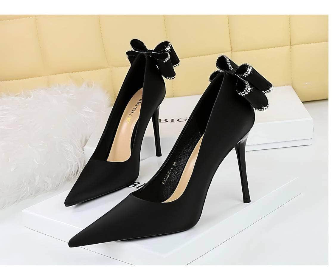 Rhinestone Bow Detailed Banquet Pumps