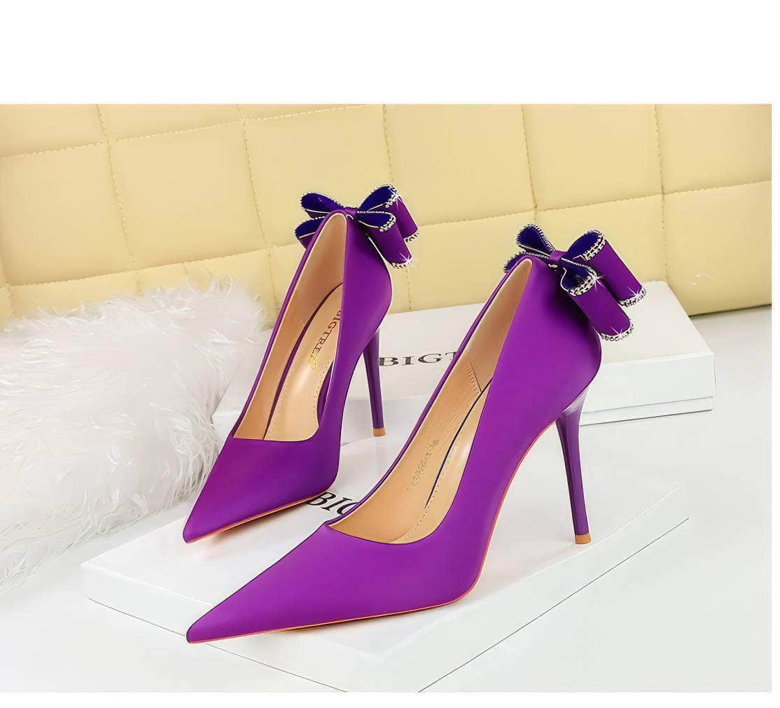 Rhinestone Bow Detailed Banquet Pumps