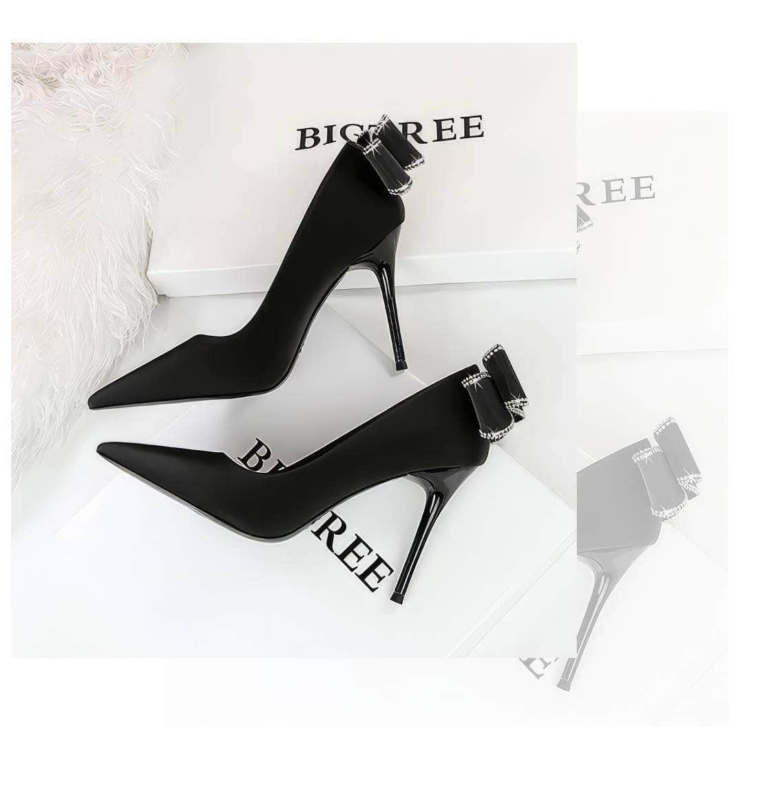 Rhinestone Bow Detailed Banquet Pumps