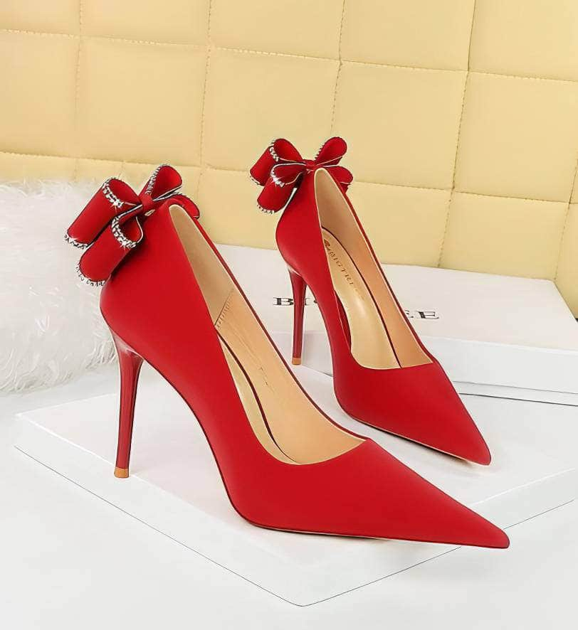 Rhinestone Bow Detailed Banquet Pumps