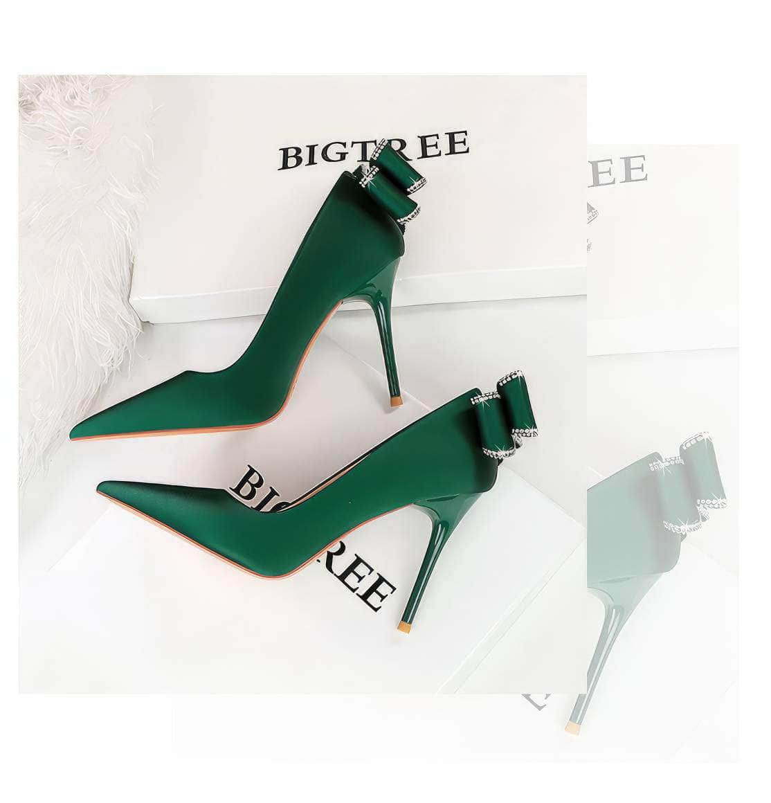 Rhinestone Bow Detailed Banquet Pumps