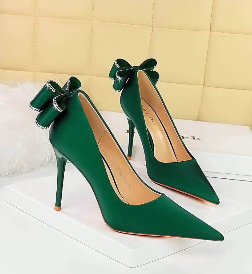 Rhinestone Bow Detailed Banquet Pumps