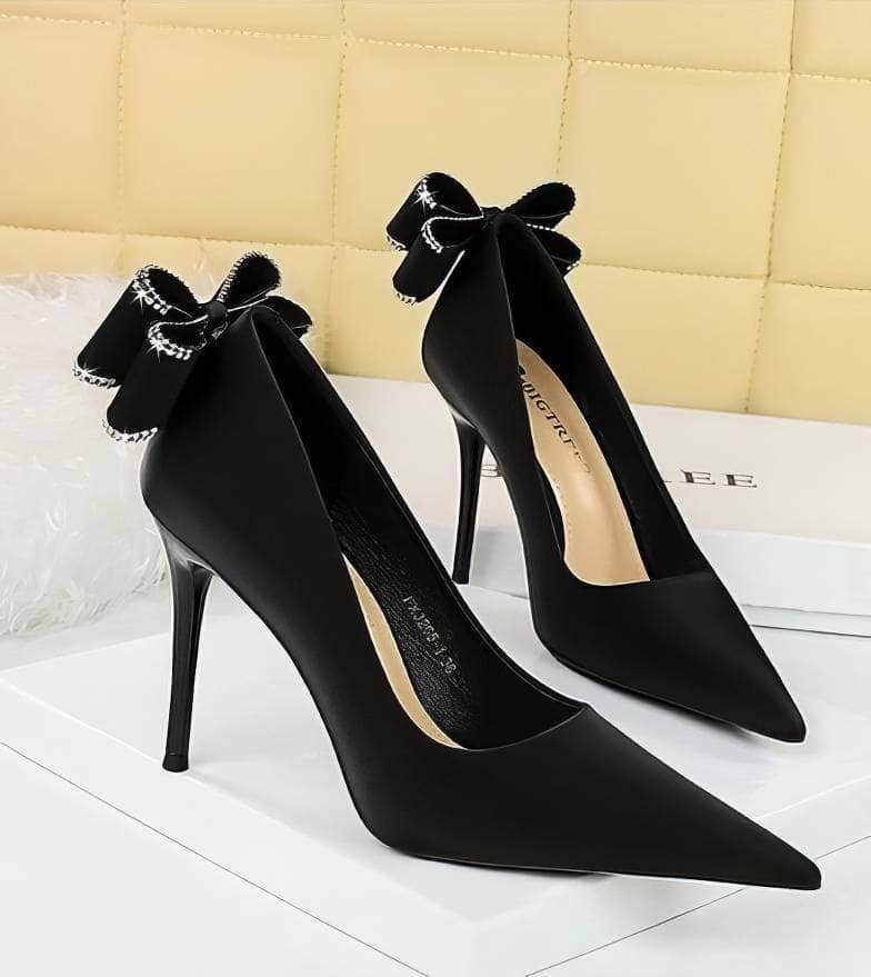 Rhinestone Bow Detailed Banquet Pumps