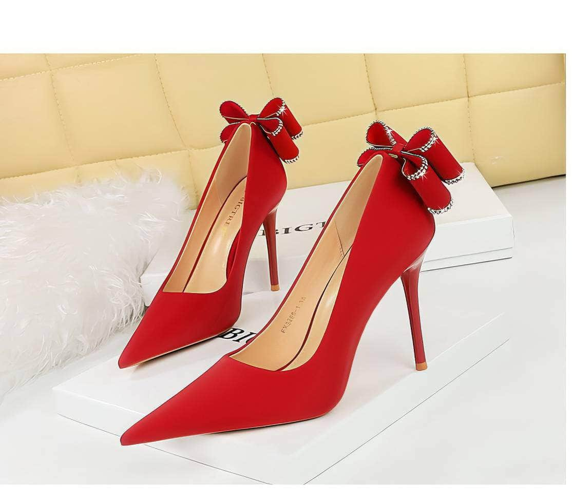 Rhinestone Bow Detailed Banquet Pumps