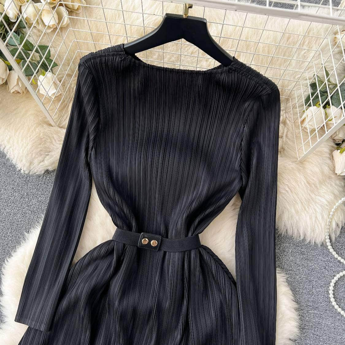 Round Neck Long Sleeves Pleated Maxi Dress MAX SIZE / Black