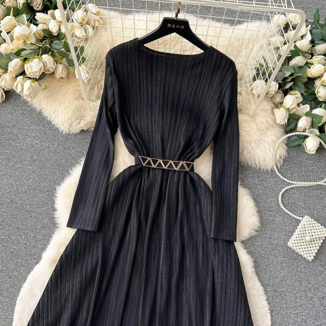 Round Neck Long Sleeves Pleated Maxi Dress MAX SIZE / Black